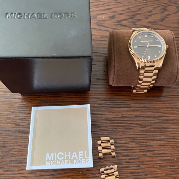 Michael Kors Rose Gold Watch - Picture 2 of 5